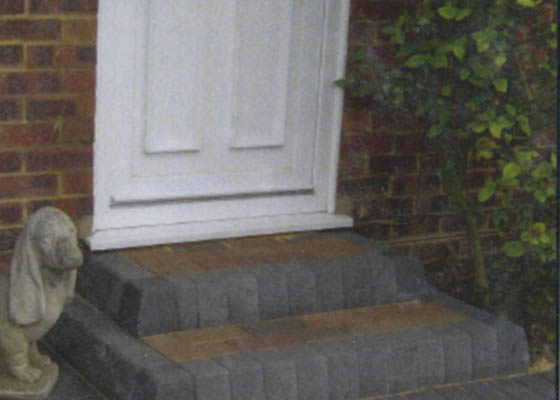 KC Landscaping & Driveways Salisbury Wiltshire step